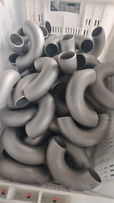 C4 salétromsaválló acél könyök